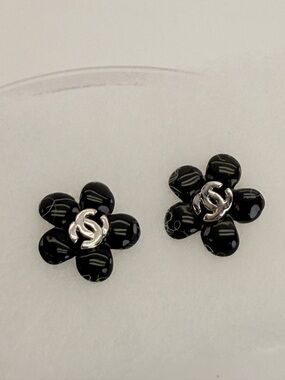 Chanel Coco Flower Cc Black Stud Earrings 05P
